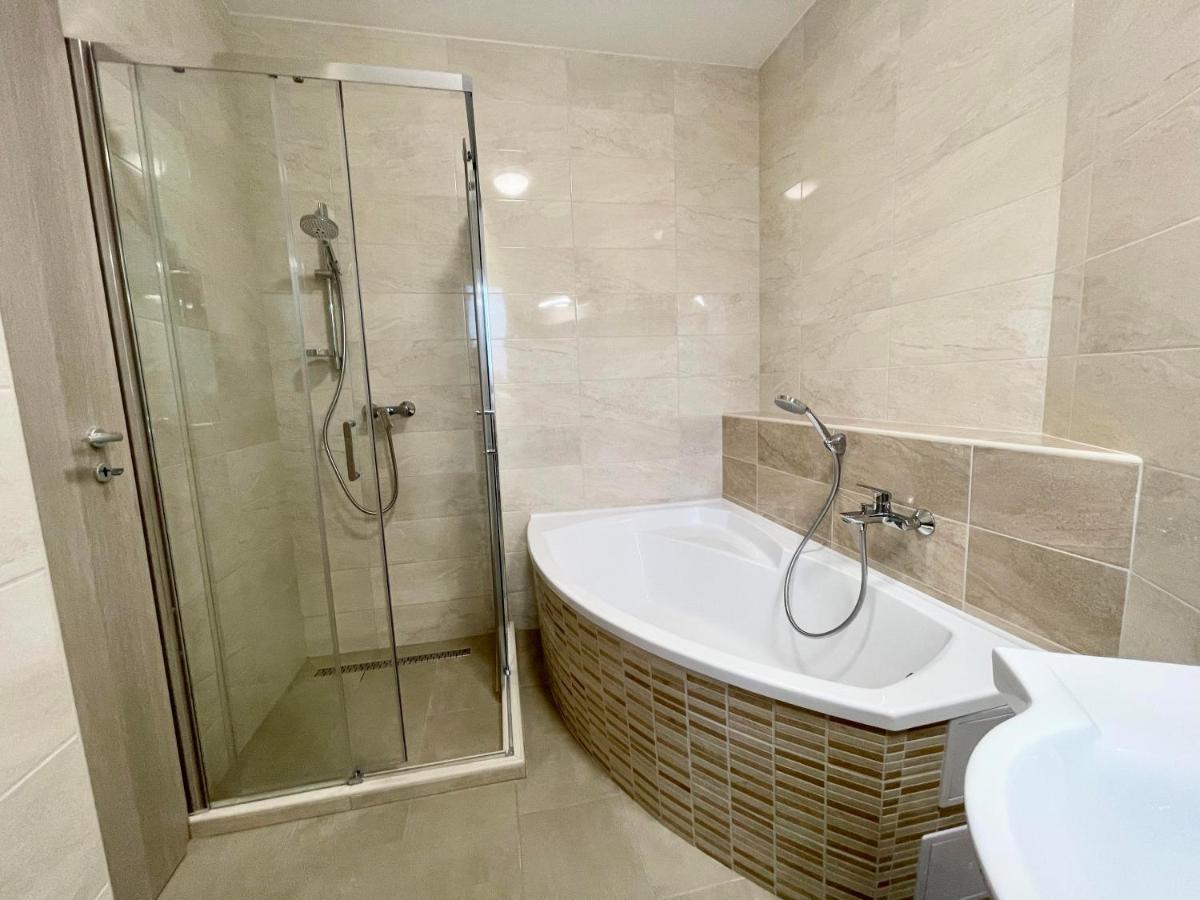 Lara Lux Apartment Hajdúszoboszló Eksteriør bilde
